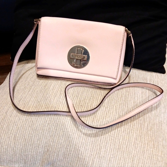 Kate Spade Newbury Lane Sally Saffiano Leather Turnlock Light Pink Crossbody Bag - Picture 1 of 6